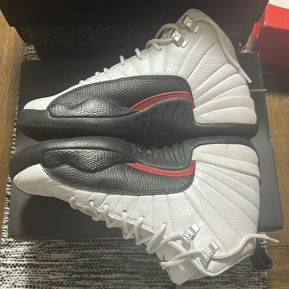 Air Jordan 12 Retro (GS) white/gym red/black size 5.5Y EUC with box - Picture 5 of 7